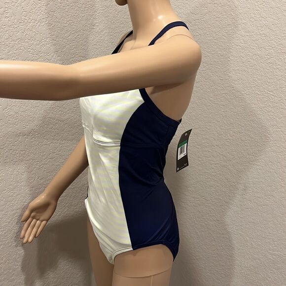 Nwt Nike two toned one piece bathing suit - Picture 3 of 8